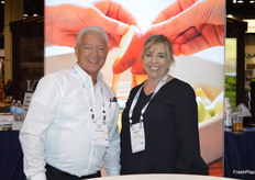 Bob Wilkinson and Rebecca Catlett with Arctic Apple, Okanagan Specialty Fruits. The company now also offers non-browning Fuji apples, in addition to Golden and Granny Smith.